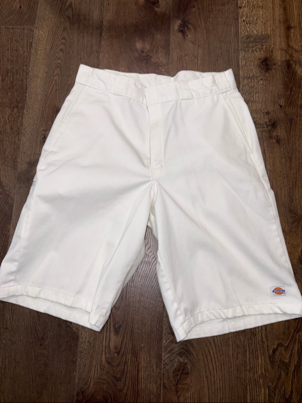 Dickies Men’s White Plain Front Shorts. Size 34